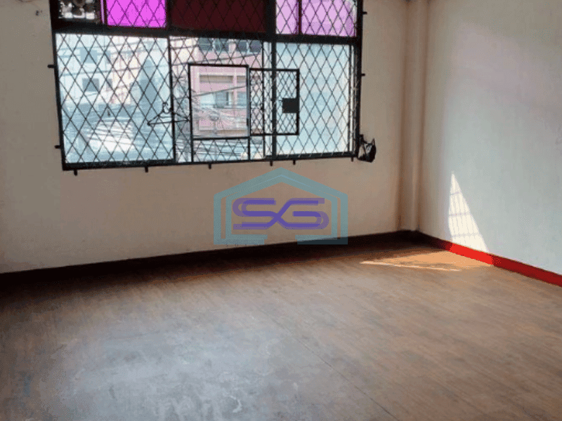 Dijual ruko Lokasi Strategis Pinggir Jalan Raya Luas Bangunan  324 m² di Hasyim Ashari Jakarta Pusat