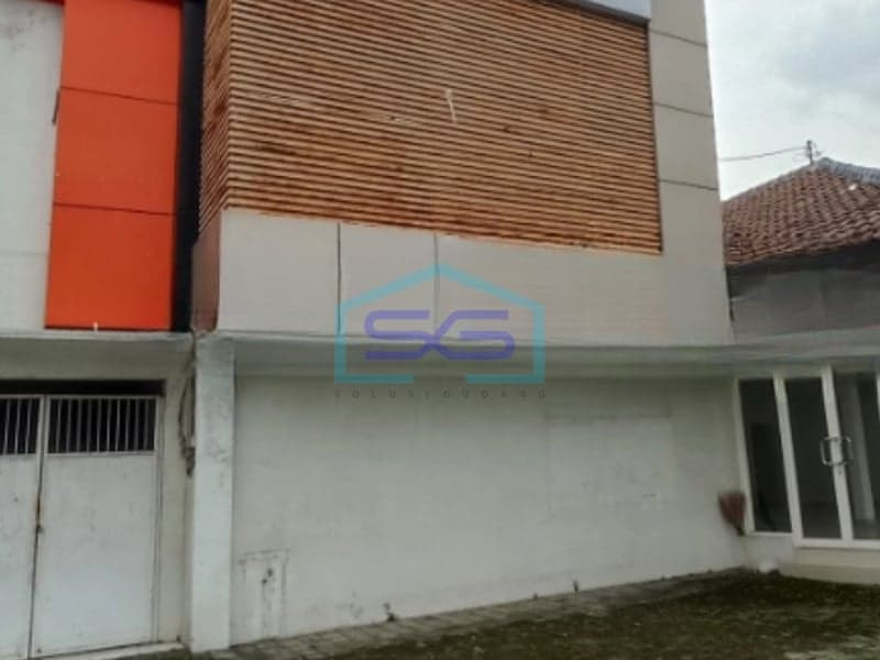 Disewakan Ruang Usaha Luas Bangunan 350 m² Lokasi di Semarang Barat