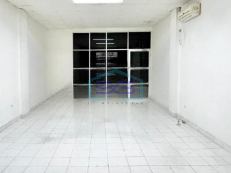 Spacious Commercial Shophouse for Rent, Building Area 220 m², North Jakarta