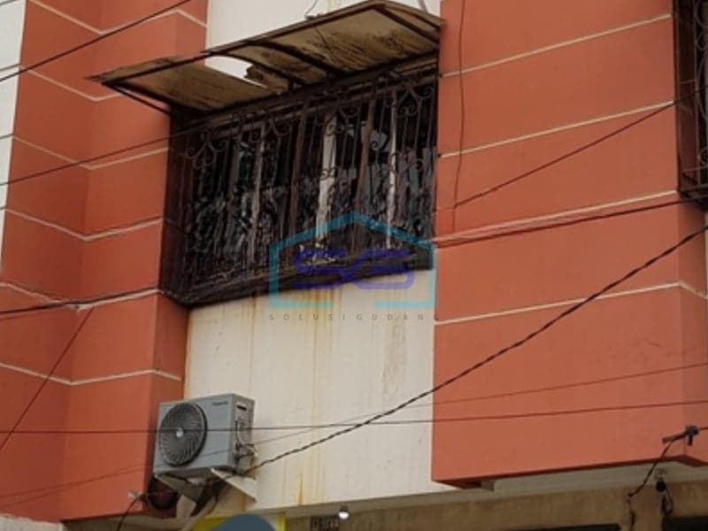For Sale: Well-Maintained Shophouse 200 m² Building Area in Jelambar, West Jakarta