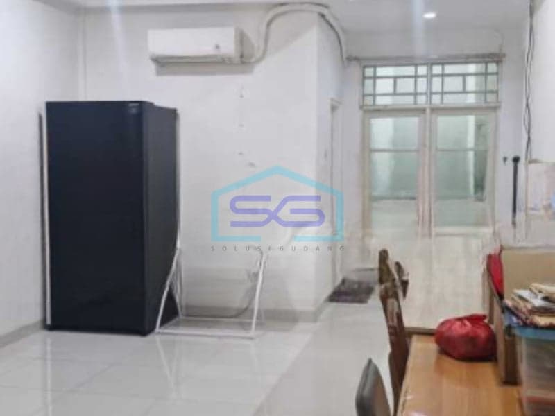 Dijual Ruko Luas Bangunan 135 m² Lokasi di Jakarta Barat Siap Huni