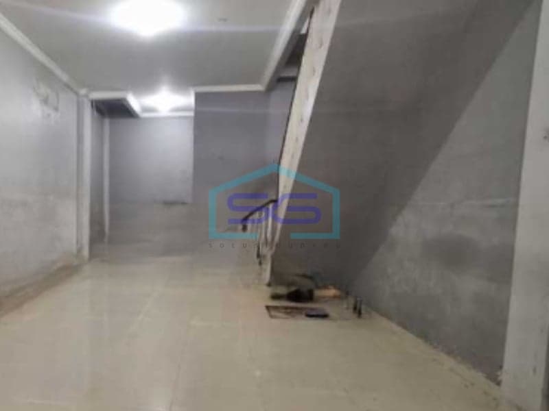 For Rent Spacious 135 sqm Building Area 3 Floors Flood-Free in Bekasi