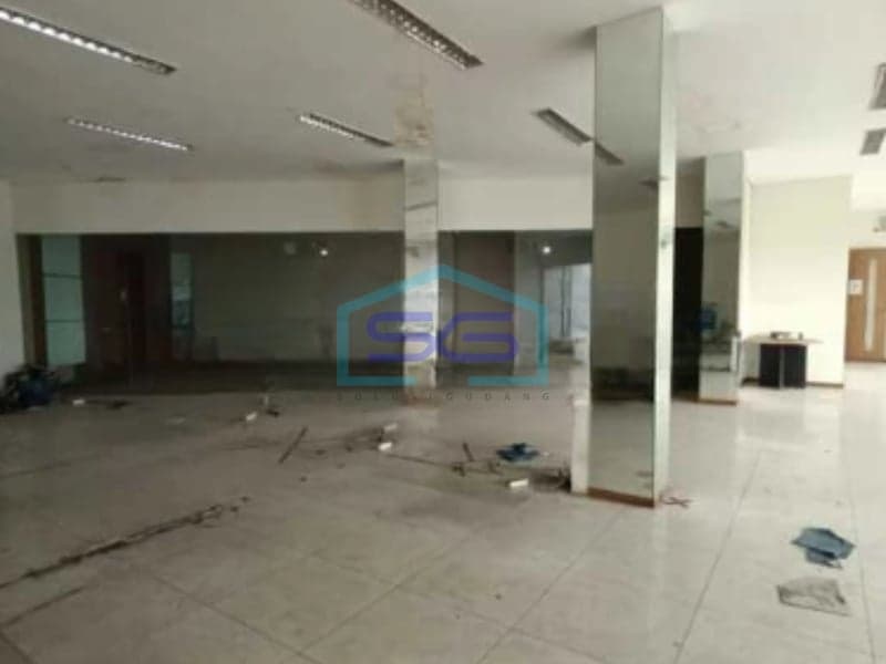 Ready to Use Warehouse for Sale with Container Access in East Jakarta, Building Area 3,700 m²