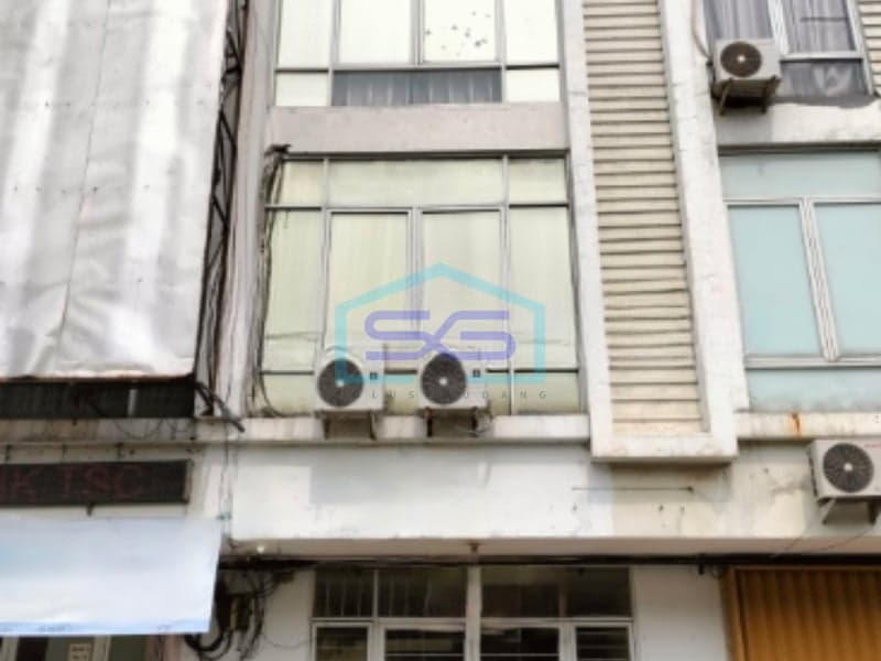 For Sale: 3.5-Story Shophouse Ideal for Office in Cengkareng, West Jakarta, Land Area 72m2