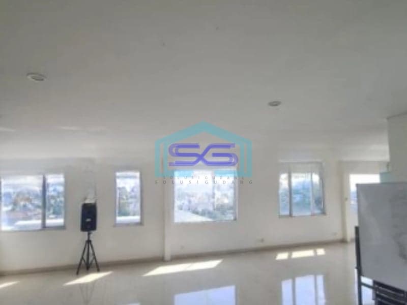 Dijual Gudang Luas Tanah  1724 m² Lokasi Bebas Banjir di Cipondoh Tangerang