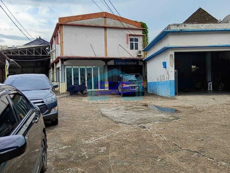 Disewakan Tanah + Bangunan Super Strategis di Jl. Demang Lebar Daun Palembang LT 1148m2