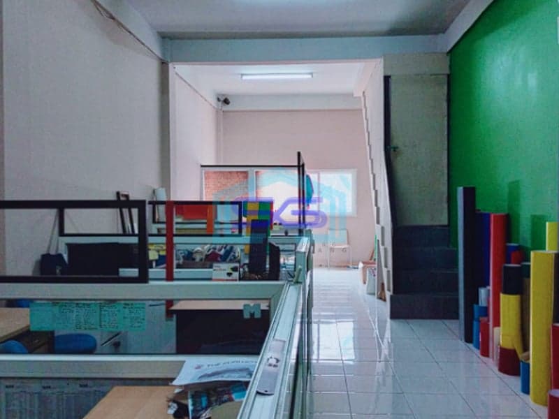 Dijual Ruko Panjang 2,5 Lantai, Fully Furnished, dekat Jl. Jaksa Agung R. Soeprapto, Palembang LB 256m2