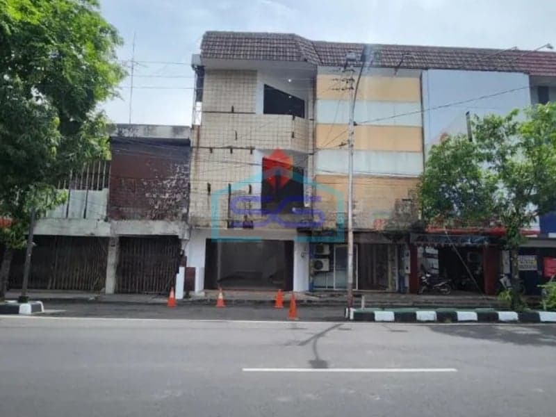Luxury 3-Story Shophouse for Sale in Central City, Jl Mt Haryono, Central Semarang, Central Java, Land Area 111m²