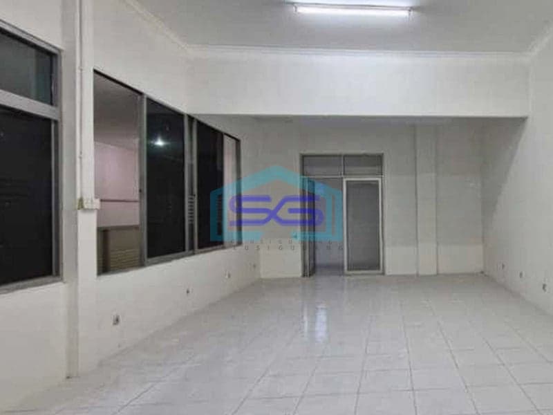 Disewakan Ruko Strategis Dekat Kawasan Bisnis Jakarta Selatan LB 280m2