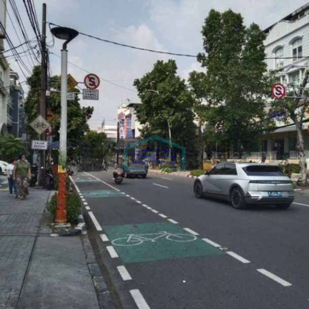 Disewakan Ruko Strategis 2 Lantai di Melawai Blok M Jakarta Selatan LB 280m2-2