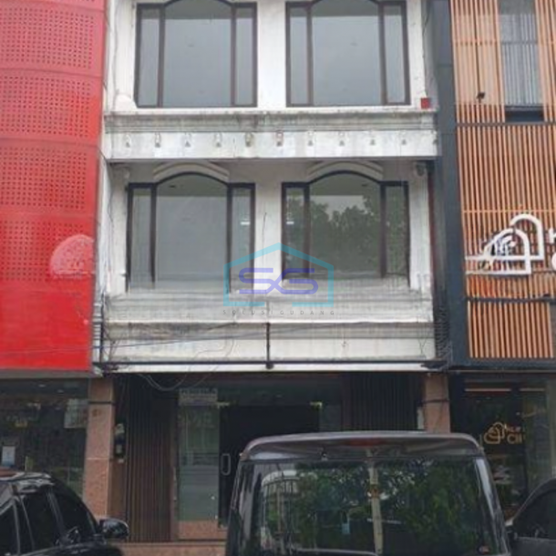Disewakan Ruko 3 Lantai  LB 276m2 Parkiran 4 Mobil Kemang Jakarta Selatan-1