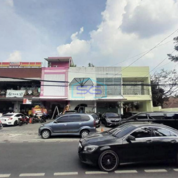 Disewakan Ruko Baru Renovasi 2,5 Lantai di Kemang Jakarta Selatan-1