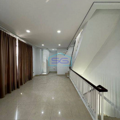 Dijual Ruko Hoek di Sedayu Square , Cengkareng Jakarta Barat LB 270 m² Unfurnished-2