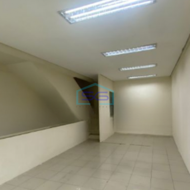 Disewakan Ruko Luas Bangunan 290 m² Lokasi Bebas Banjir di Jakarta Selatan-1