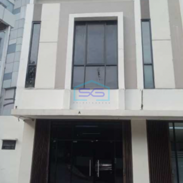 Disewakan Ruko Bebas Banjir Luas Bangunan 290 m² Lokasi di Jakarta Selatan-1