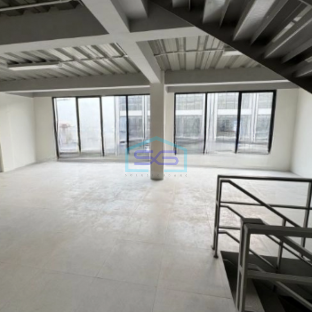 Disewakan Gudang Lokasi Bebas Banjir Luas Bangunan  230 m² di Tangerang-3