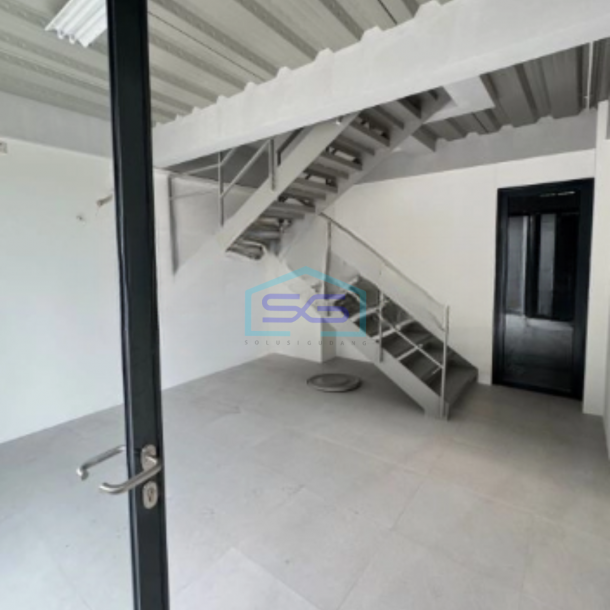 Disewakan Gudang Lokasi Bebas Banjir Luas Bangunan  230 m² di Tangerang-2