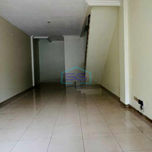 Disewakan Ruko Luas Bangunan  250 m² Lokasi di Jakarta Barat Kondisi Bagus-3
