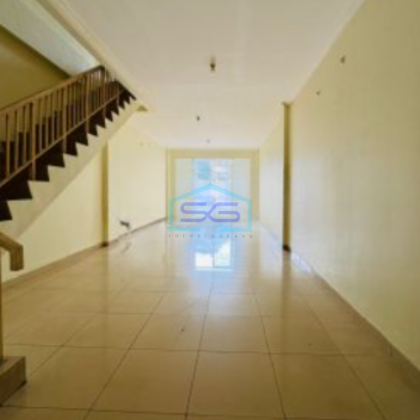 Disewakan Ruko Luas Bangunan  250 m² Lokasi di Jakarta Barat Kondisi Bagus-2