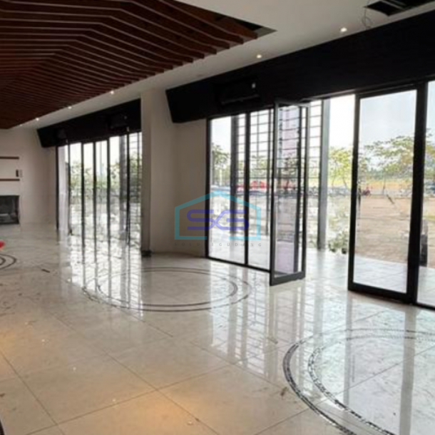 Disewakan Ruko Ada Lift Luas Tanah  240 m² Lokasi di Jakarta Utara-3