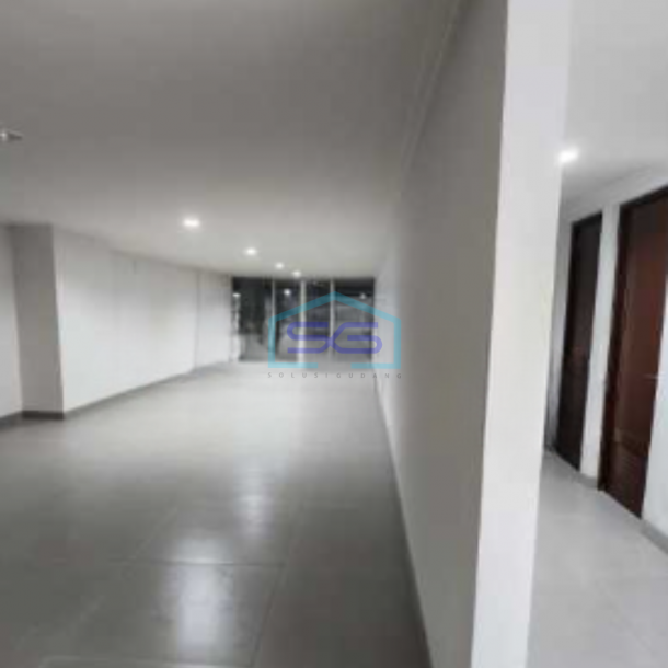 Disewakan Ruko 3 Lantai Luas Tanah  120 m² Lokasi Bebas Banjir di Jakarta Utara-1