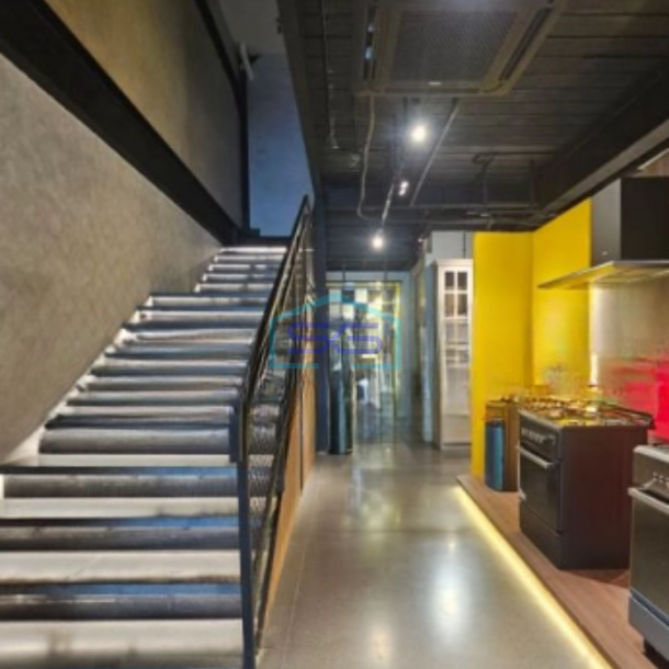 Dijual Kantor Luas Bangunan 665 m² Lokasi Strategis di Slipi Jakarta Barat-1