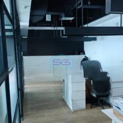 Disewakan Kantor Luas Bangunan 175 m² Lokasi Strategis di Tanjung Duren Jakarta Barat