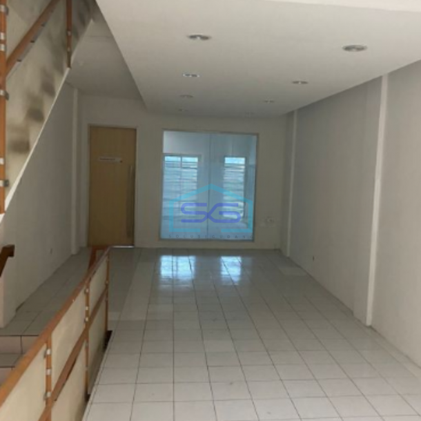 Disewakan Ruko 3 Lantai Luas Tanah 200 m² di Cimone Tangerang-1