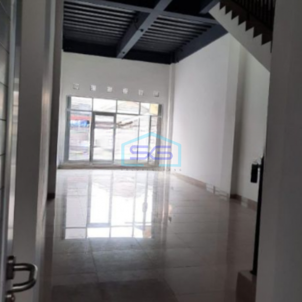 Disewakan Ruko 3 Lantai Luas Bangunan 195 m² di Tangerang-4
