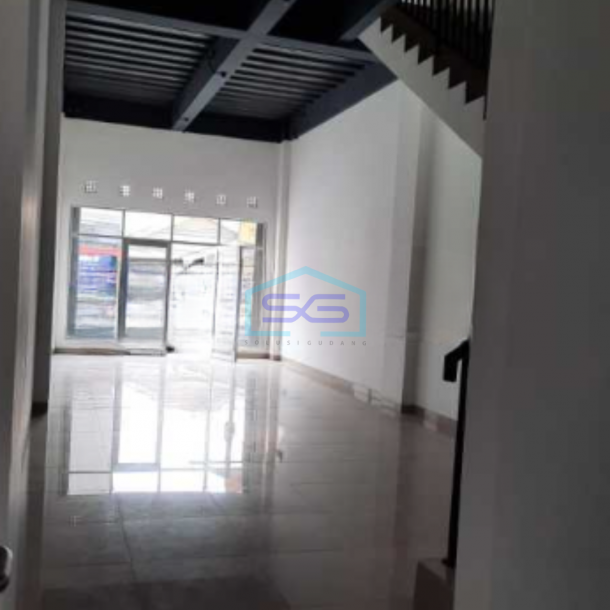 Disewakan Ruko 3 Lantai Luas Bangunan 195 m² di Tangerang-1