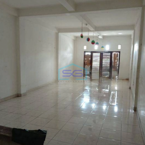 Disewakan Ruko 3 Lantai Area Strategis di Gatot Subroto Denpasar-1