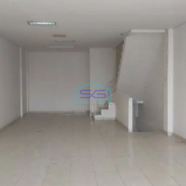 Disewakan Ruko di Cengkareng Jakarta Barat Luas Bangunan 400  m²-1