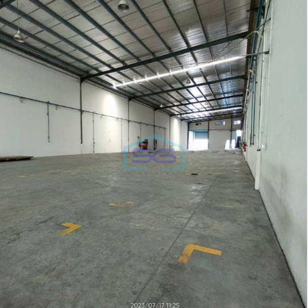 Disewakan Pabrik Dalam Kawasan Office 3 Lantai Area Cikarang LT 1298m2-4