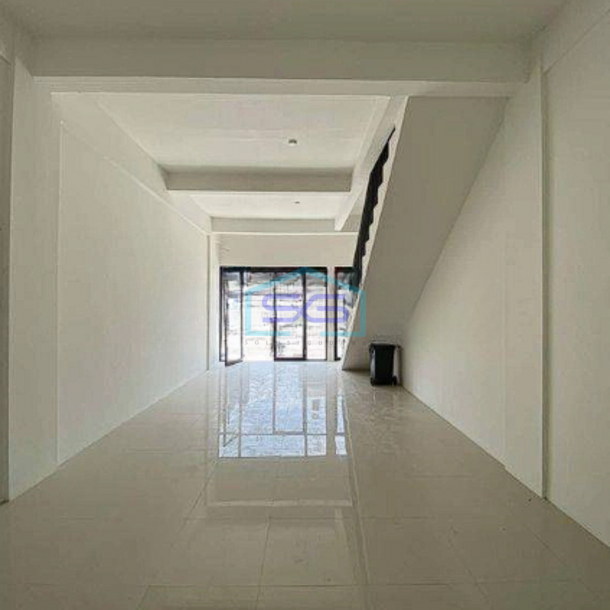 Disewakan Ruko Eastern Park Surabaya LB 145m2-2