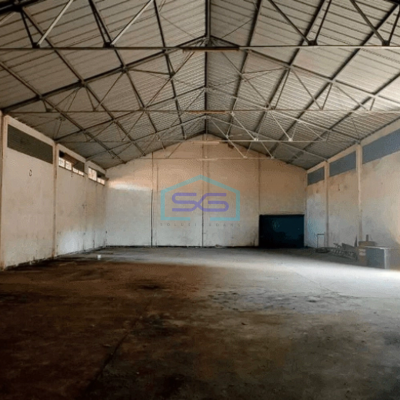 Disewakan Gudang Teluk Kumai Dekat Pelabuhan Perak Parkir Luas Surabaya LT 1300m2