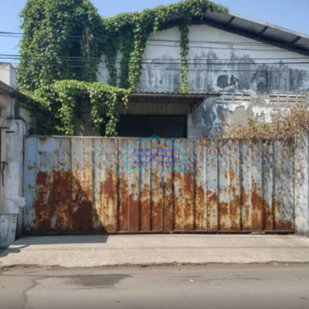Dijual Gudang Kemlaten Baru Utara, Akses mudah, truk masuk, aman buat usaha Luas Bangunan  430 m²-1