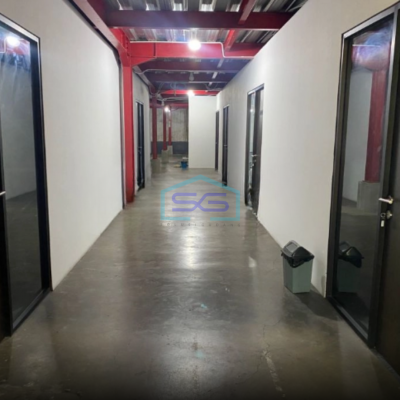 Dijual Gudang Margomulyo Permai, saat ini dipakai sebagai Kantor 2 Lantai Luas Bangunan  777 m²