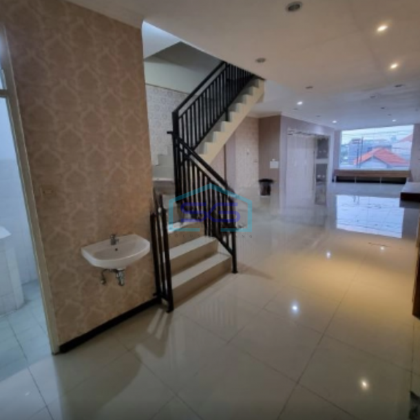Dijual Ruko Nol Jalan Raya Lontar, dekat Pakuwon Indah Di Wiyung Surabaya Luas Bangunan 205m2-2