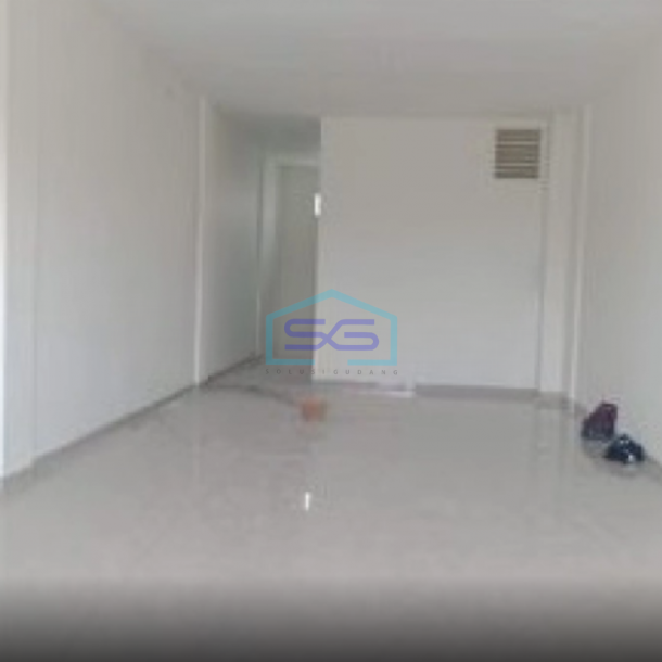 Dijual Ruko 3 Lantai Dian Istana Surabaya Barat Luas Bangunan  250 m²-2