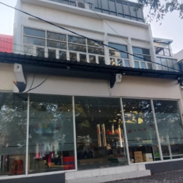 Disewakan Ruko Strategis di Nol Jalan Raya MERR. Surabaya Timur Luas Bangunan 72 m²-1