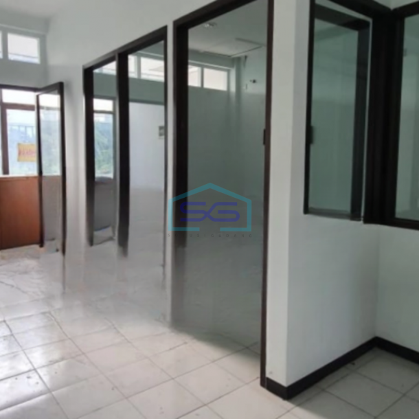 Disewakan Ruko 3 Lantai Luas Bangunan 182 m² Lokasi Surabaya Kota-1