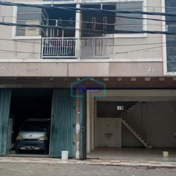Disewakan Ruko 2 Lantai Luas Bangunan  182 m² Lokasi Wiyung Surabaya-1