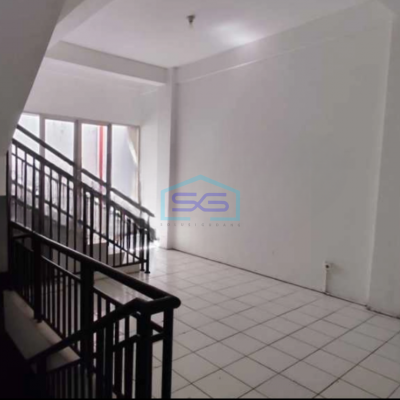 Disewakan Ruko 3 Lantai Luas Bangunan 216 m² Lokasi Rungkut Surabaya