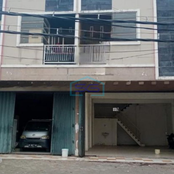 Disewakan Cepat Ruko Luas Bangunan 182 m² lokasi Wiyung Surabaya Jawa Timur-1