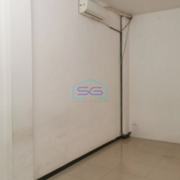 Disewakan Ruko 3 Lantai Lokasi Pusat Kota Surabaya Luas Bangunan 202 m²-1