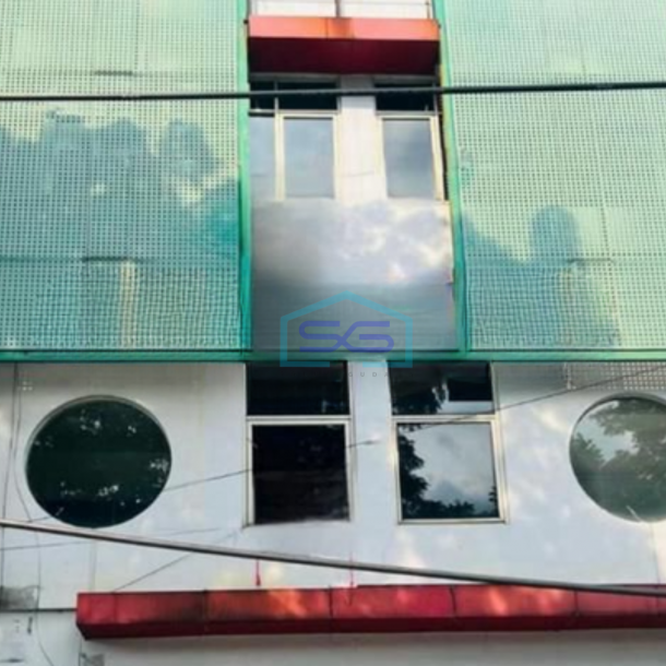 Disewakan Ruko Luas Bangunan 206 m² 3 Lantai Lokasi Surabaya Kota-1