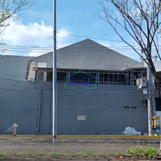 Dijual Gudang Luas Bangunan 886 m2 Lokasi Margomulyo Surabaya-1