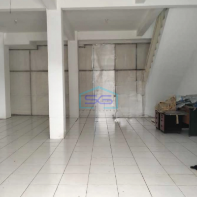 Disewakan Ruko Luas Bangunan  250 m² Lokasi Wiyung Surabaya