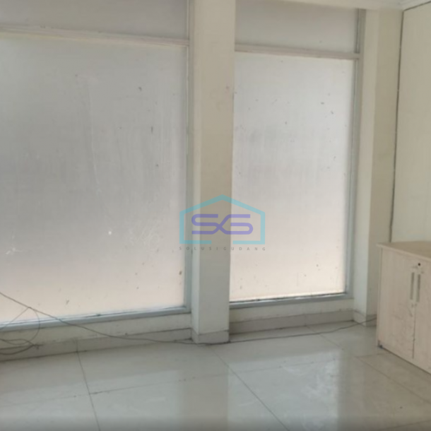 Disewakan Ruko Murah Luas Bangunan  189 m² Lokasi Bebas Banjir di Bekasi-3