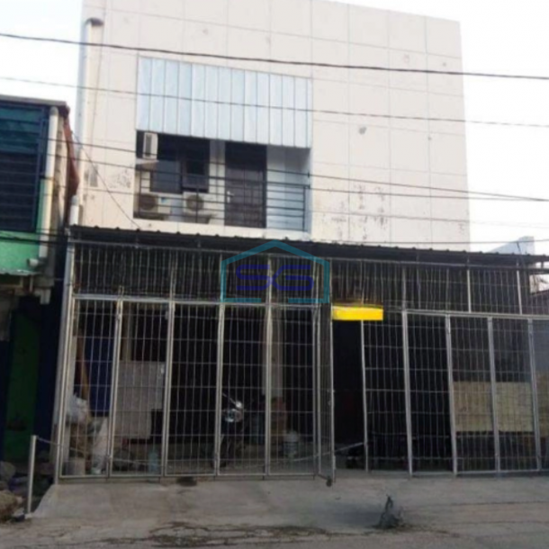 Disewakan Ruko 3 Lantai Luas Bangunan  300 m² di Pinggir Jalan Raya Jatibening Bekasi-2